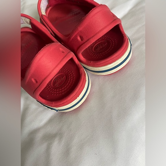 CROCS Kids Bright Red Sandals - Picture 3 of 4